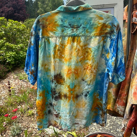Tommy Bahama linen Upcycle Ice Dyed button down Shirt by Allison Backman Size L - Picture 3 of 3